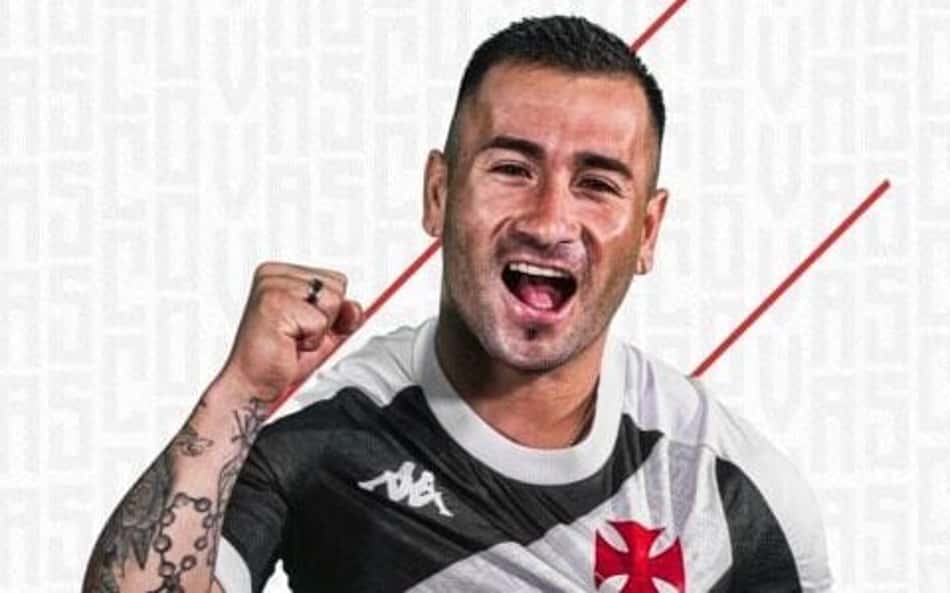 Vasco anuncia contratação do chileno Jean David; veja lances do atacante