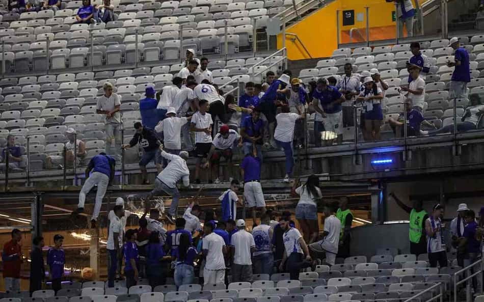 Torcedor é internado em estado grave após acidente em clássico pelo Brasileirão