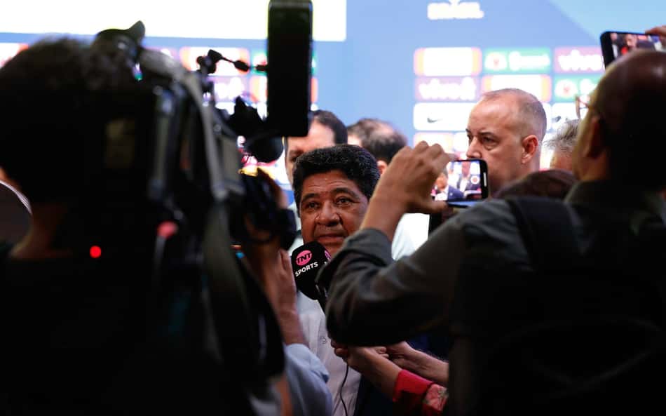 Presidente da CBF admite mau momento da arbitragem: 'Está tendo erros sempre'