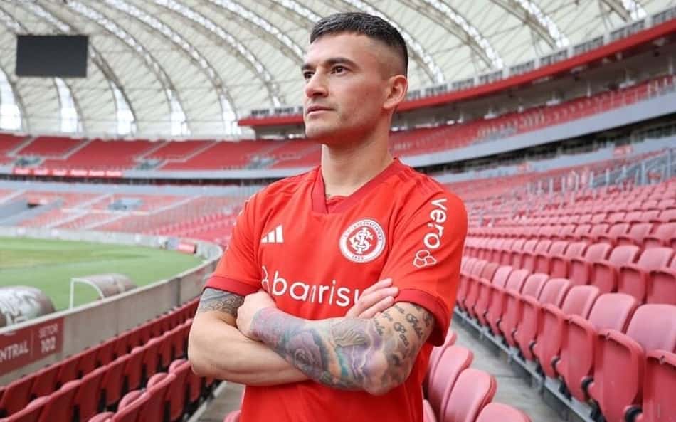 'Não volte a Porto Alegre': postura de Aránguiz após saída do Internacional irrita colorados