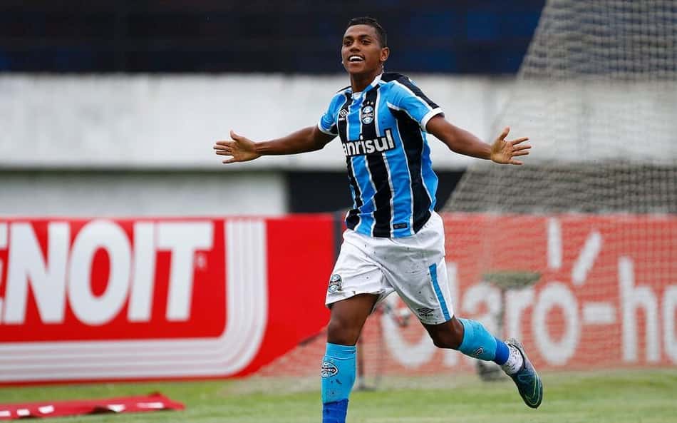 Cotado para retornar, ex-Grêmio é anunciado em rival da Série A