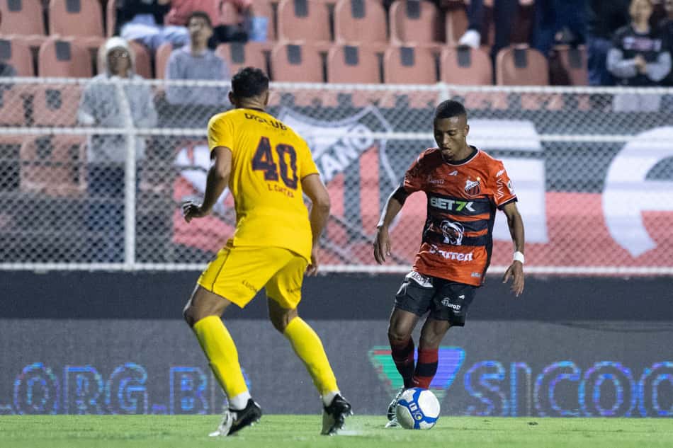 O destaque dos jogos de hoje fica com o confronto entre Sport e Ituano (Foto: Fabio Moreira Pinto/AGIF)