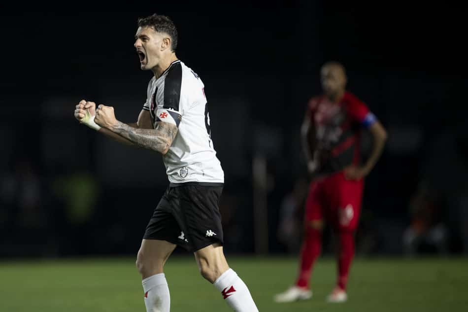 Vasco ganhou o jogo do Brasileirão contra o Athletico no último final de semana. Em jogo hoje, as equipes duelam pela Copa do Brasil (Foto: Jorge Rodrigues/AGIF)