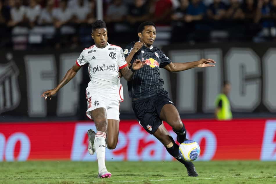 Flamengo e Bragantino voltam a se enfrentar pelo Brasileirão neste domingo. Foto: Diogo Reis/AGIF