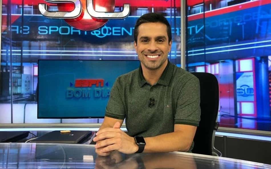 Apresentador da ESPN quebra silêncio após boatos de participação em 'A Fazenda'