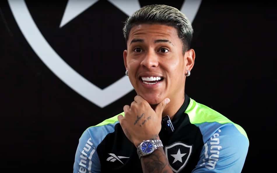 Matheus Martins fala de provocação ao Flamengo em goleada do Botafogo: 'Faz parte do clássico'