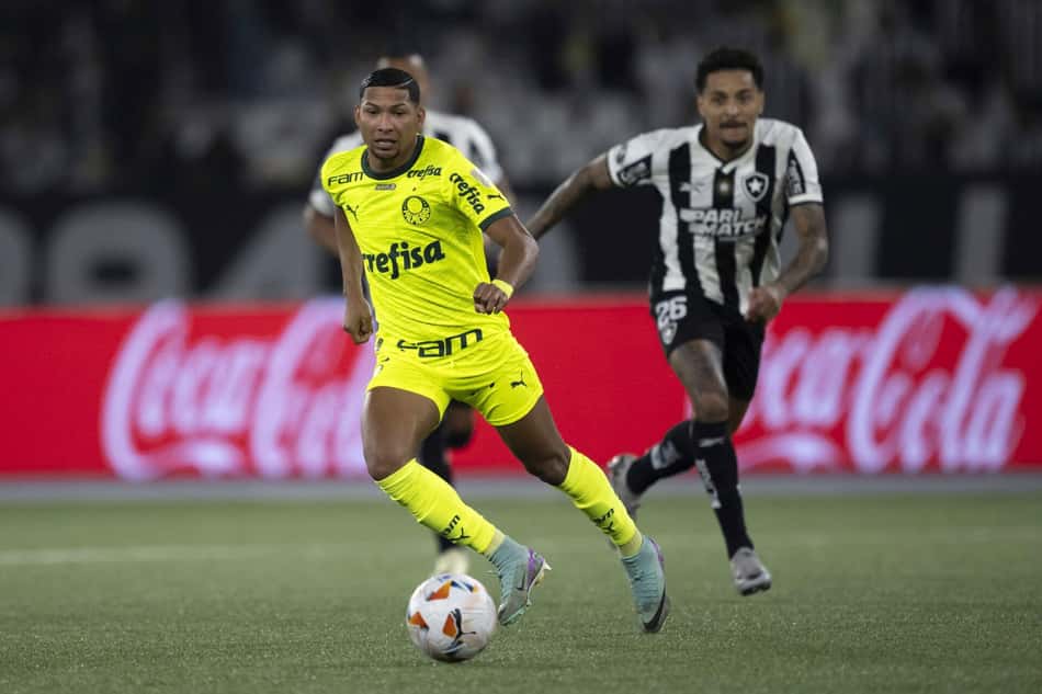 RJ – RIO DE JANEIRO – 08/14/2024 – LIBERTADORES CUP 2024, BOTAFOGO x PALMEIRAS – Rony, Palmeiras player during the match against Botafogo at the Engenhao stadium for the 2024 Libertadores Cup championship. Photo: Jorge Rodrigues/AGIF (via AP)
