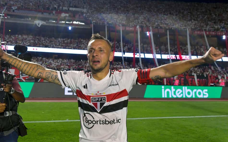 Rafinha, do São Paulo, celebra domínio brasileiro em torneios internacionais: 'Fortalece o nosso futebol'