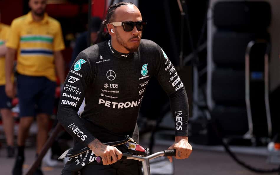 Hamilton minimiza ausência de Newey na Ferrari para F1 2025: 'Apenas um indivíduo'
