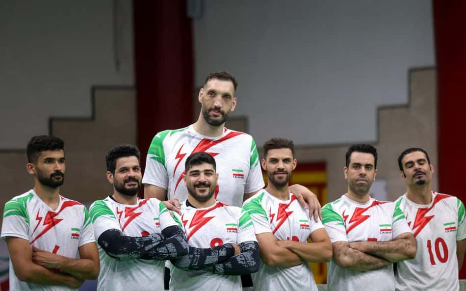 Vitória iraniana sobre o Brasil destaca gigante de 2,46m que transformou o vôlei sentado
