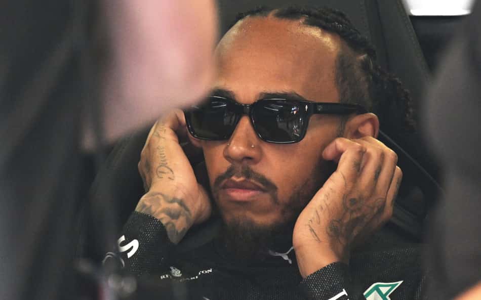 Hamilton admite 'olhares diferentes' de fãs da Ferrari na Itália: 'Criando uma conexão'