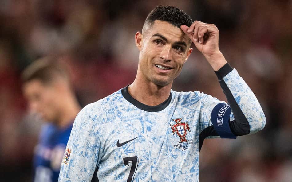 Cristiano Ronaldo chega a gol 900 na carreira e declara: 'Recordes me perseguem'