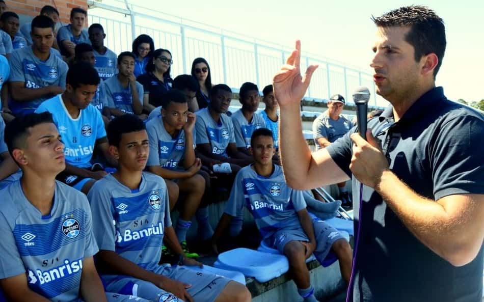 Goleiro herói do acesso do Grêmio de 2005 fala sobre momento de Marchesín: 'Fundamental'