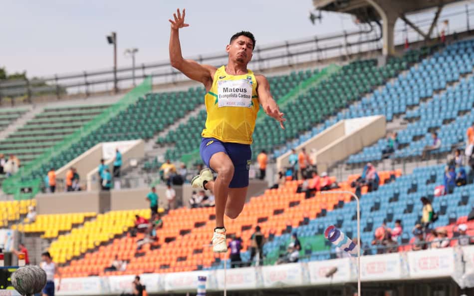 Mateus Evangelista conquista medalha de bronze no salto em distância (T37)