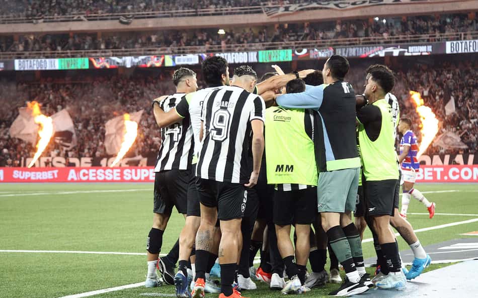 Botafogo negocia contratação de volante do Grêmio