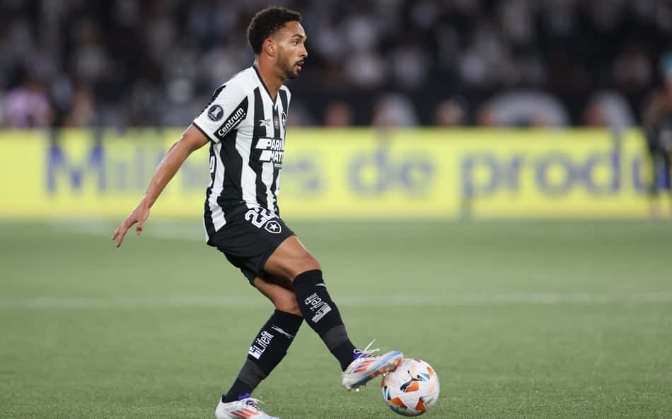 Vitinho exalta partida do Botafogo na Libertadores, mas lamenta: 'Ficou faltando o gol'