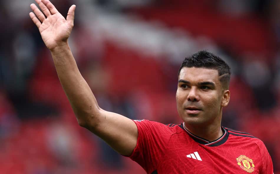 Casemiro é vilão em clássico, e internautas tiram onda com atuação do volante: 'O pior do elenco'