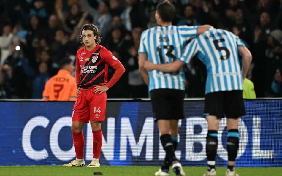 Athletico-PR é goleado pelo Racing e está eliminado da Sul-Americana