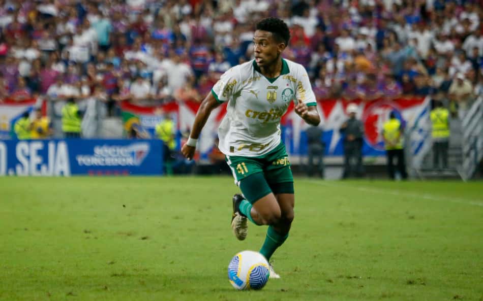 Torcedores do Palmeiras rasgam elogios ao Estêvão após gol contra o Athletico: 'Força da natureza'