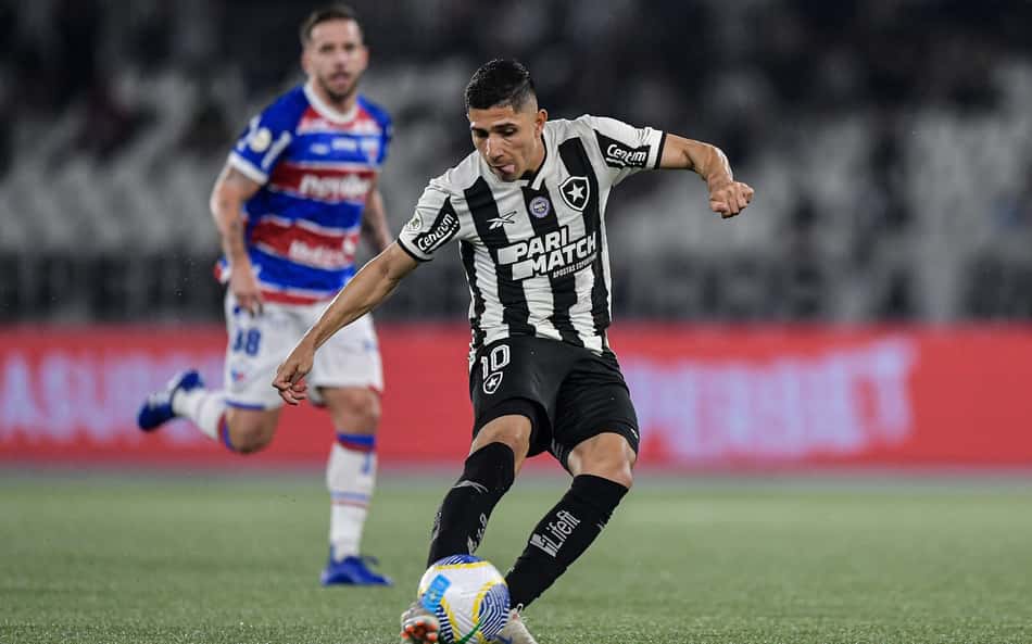 Savarino valoriza vitória do Botafogo sobre o Fortaleza: 'Controlamos o jogo'