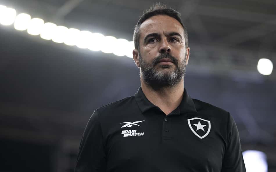 Artur Jorge tem 'dor de cabeça' boa, e Botafogo terá mudança contra o Fluminense