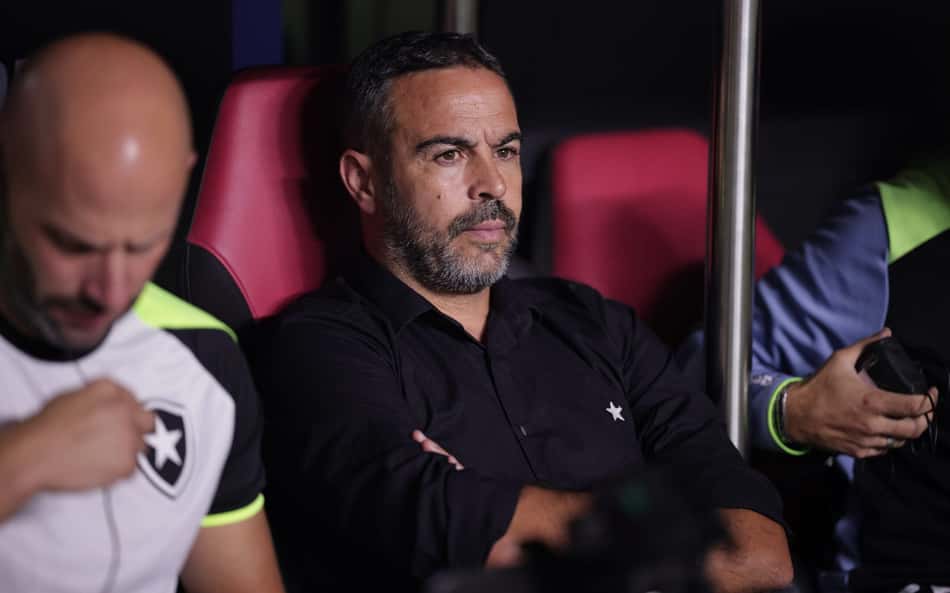 Artur Jorge se pronuncia sobre polêmica de 'tradição não se compra' após classificação do Botafogo