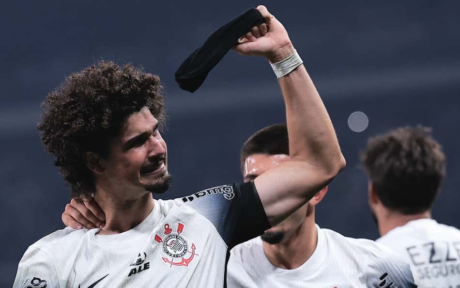 André Ramalho se emociona ao fazer o gol da classificação do Corinthians: 'Esse é o nosso espírito'