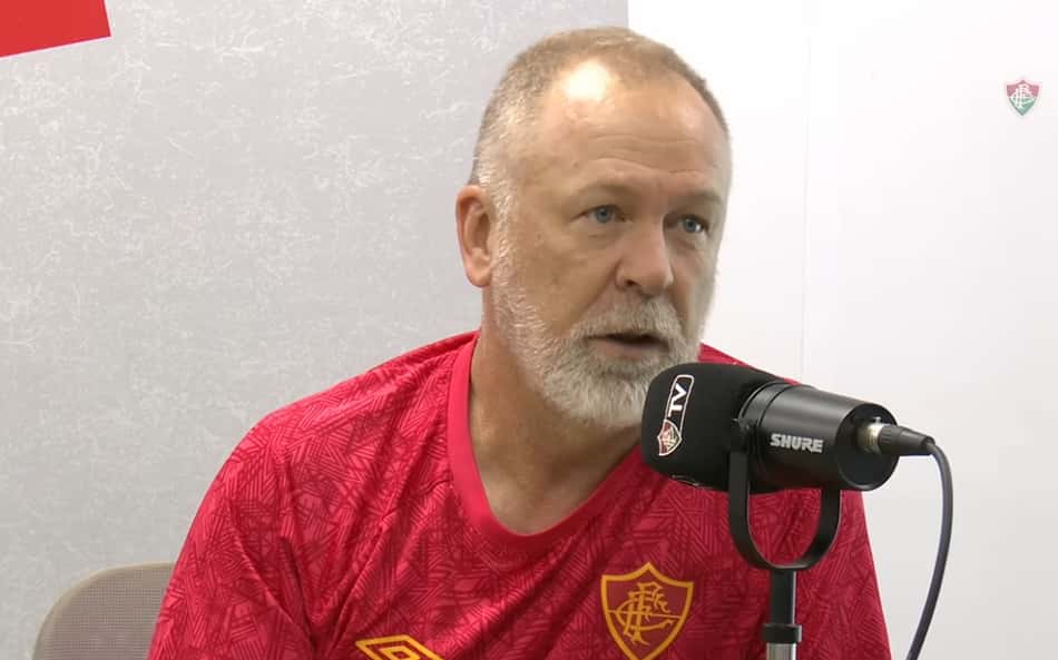 Mano Menezes comenta recuperação de Cano, que volta ao time contra o Juventude