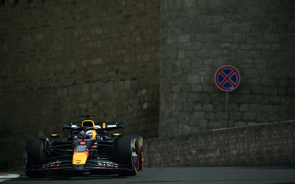 Verstappen voa no fim, bate Hamilton e lidera TL1 acidentado do GP do Azerbaijão de F1
