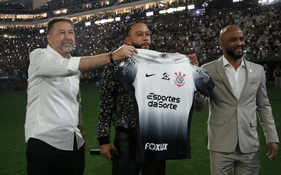 Corinthians explica erro sobre tempo de contrato de Memphis Depay