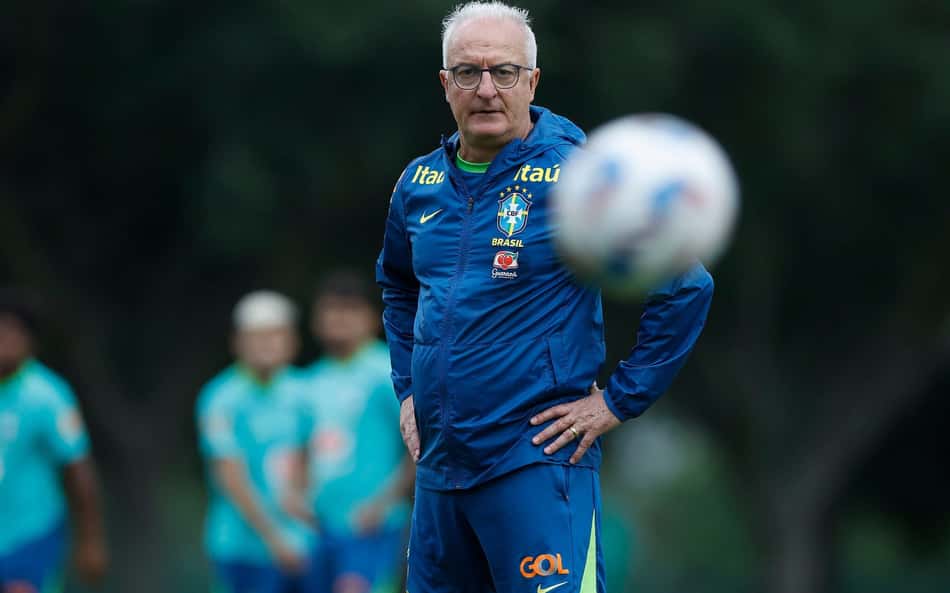 Seleção Brasileira treina sem quatro titulares, de olho no jogo com o Paraguai
