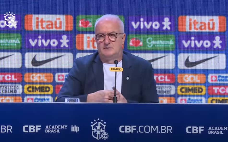 Dorival revela se jogadores que atuam no Brasil recebem mais chances: 'Merecimento'