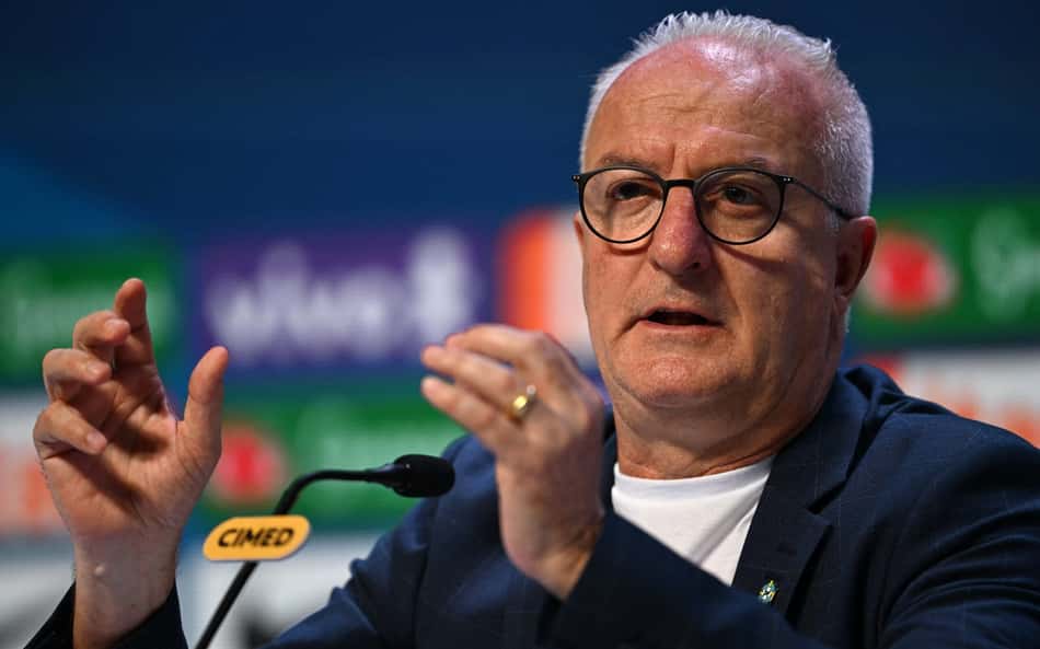 Web enaltece novo convocado e elogia Dorival: 'Finalmente aprendeu'