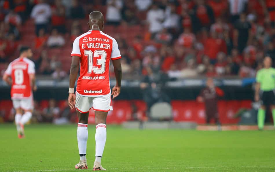 Sem marcar no Brasileirão, Enner Valencia recebe apoio da torcida do Inter em meio à fase conturbada