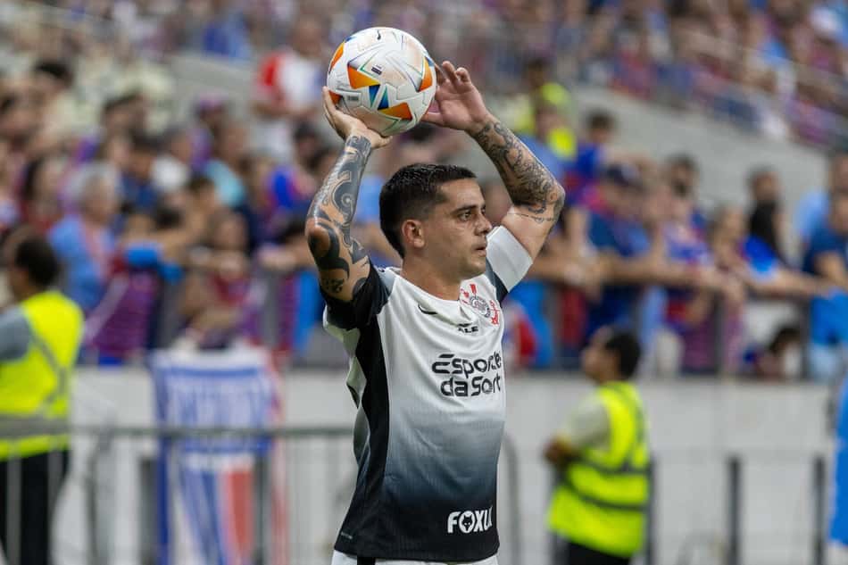 Fagner em Fortaleza x Corinthians, no Castelão, pela Copa Sul-Americana