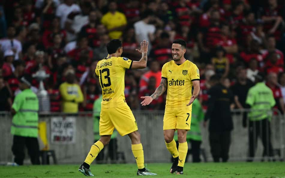Em novo 'Maracanazo', Peñarol vence Flamengo e complica Rubro-Negro na Libertadores