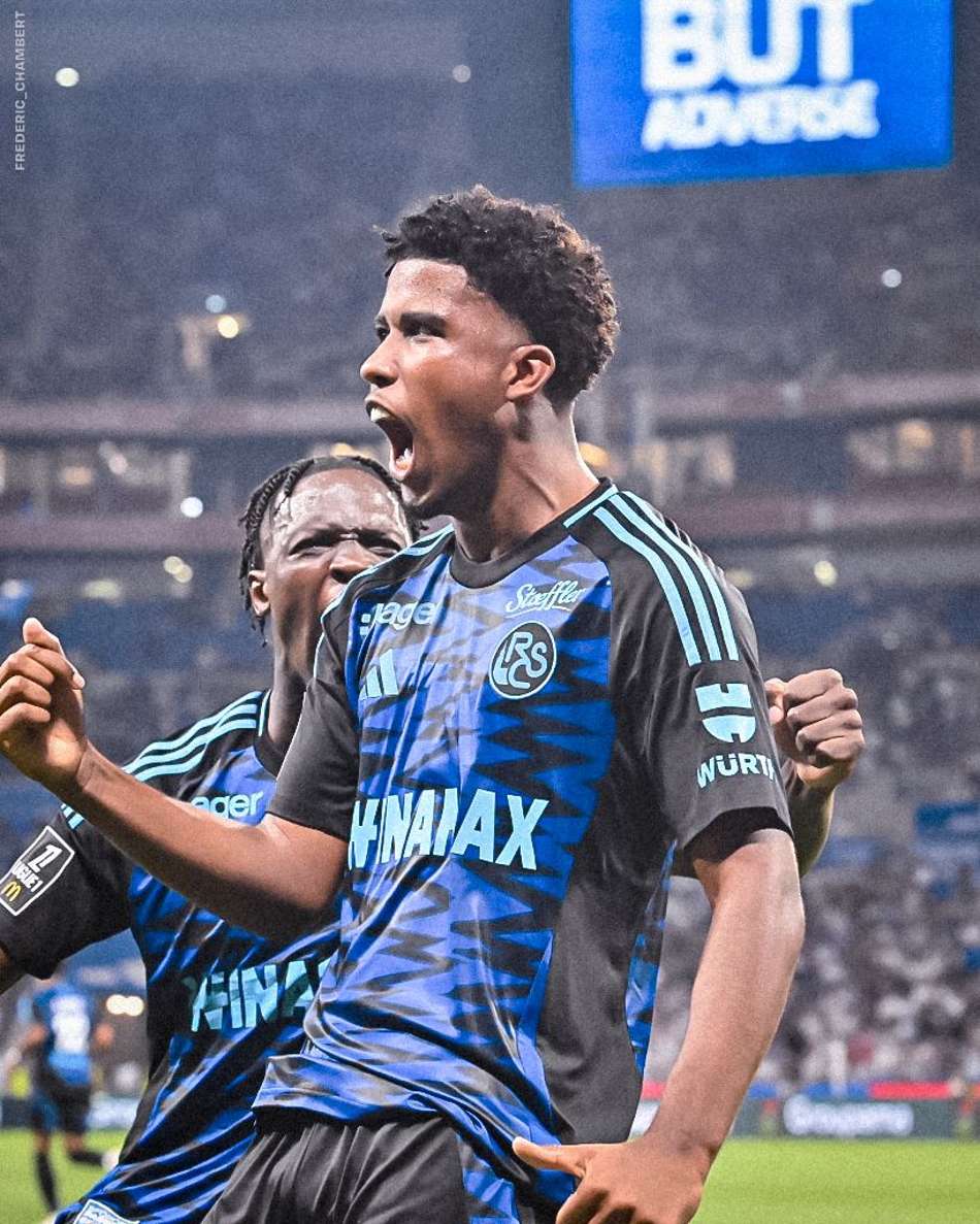 Andrey Santos em ação pelo Strasbourg, na temporada de 2024/25, da Ligue 1 (Foto: Divulgação/Strasbourg)