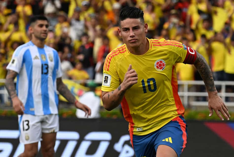 James Rodriguez comemora o gol em Colômbia x Argentina, no Metropolitano Roberto Meléndez