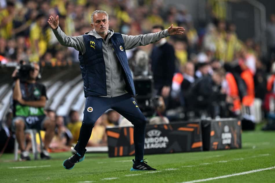 José Mourinho responde sobre treinar seleção (Foto: Ozan Kose/AFP)