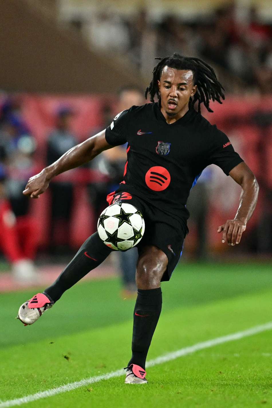 Jules Kounde em Monaco x Barcelona
