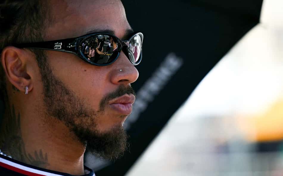 F1: Hamilton lamenta Mercedes 'estagnada' em 'corrida desastrosa' no Azerbaijão