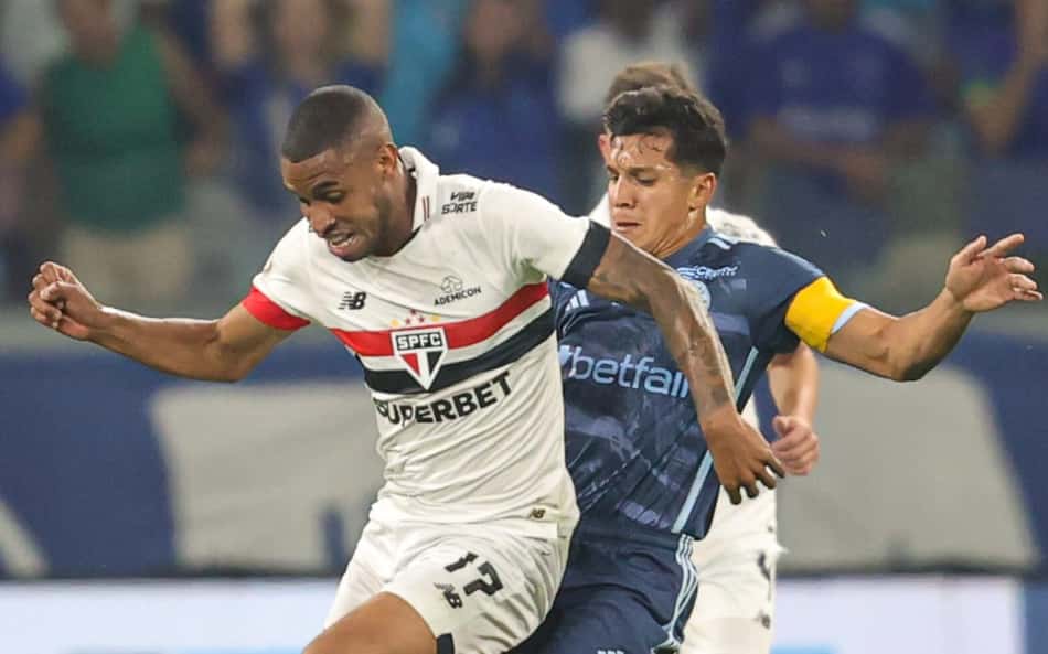 Torcedor do Cruzeiro se revolta com 1º tempo no Mineirão: 'Patético'