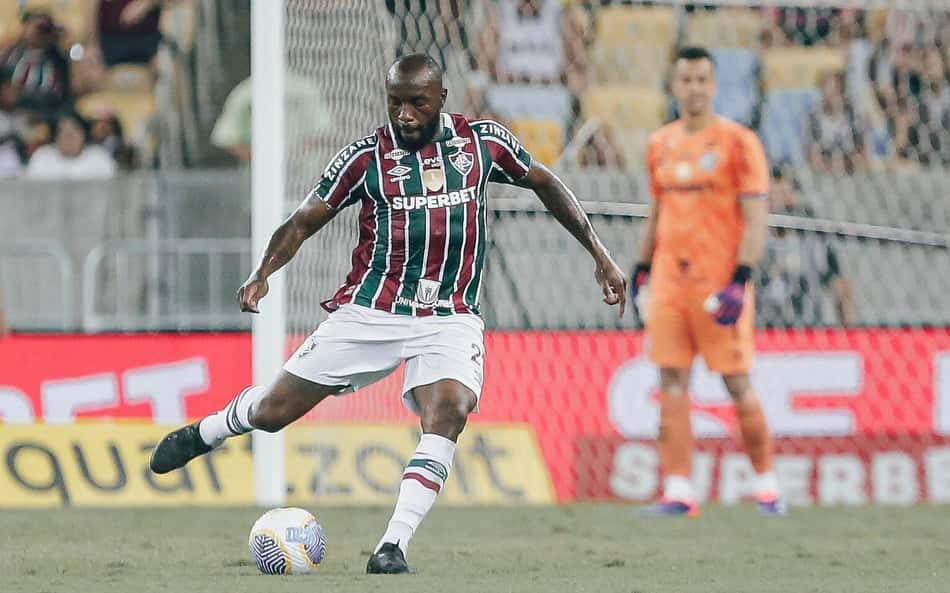 Com futuro indefinido, Manoel ressurge como opção em meio a problemas no Fluminense