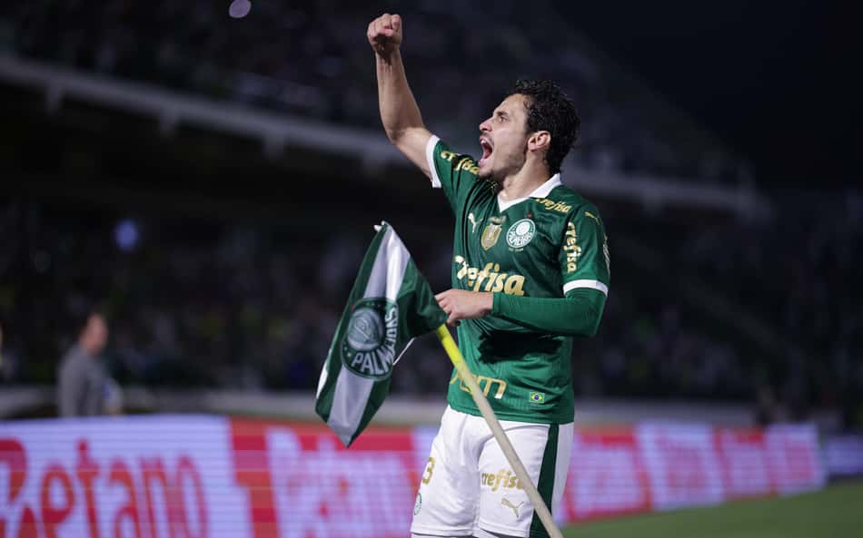 Palmeiras vence Atlético-MG com dois gols de pênalti de Veiga e fica coladinho no Botafogo