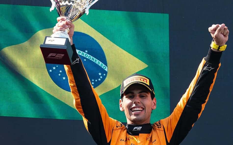 Gabriel Bortoleto dá show e vence corrida da F2 na Itália após largar em último