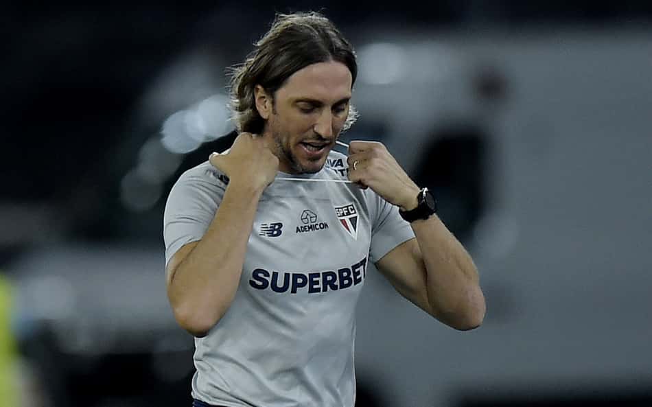 Zubeldía lamenta fragilidade defensiva após derrota do São Paulo