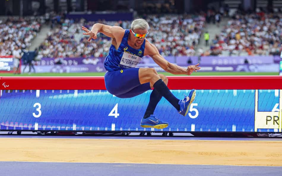 Paralimpíadas: Aser Matheus conquista medalha de prata no salto em distância (T36)