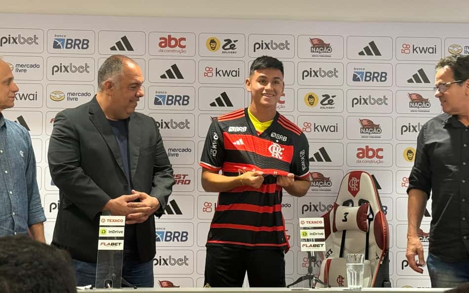 Alcaraz é apresentado no Flamengo e declara: 'Muito feliz por estar aqui'