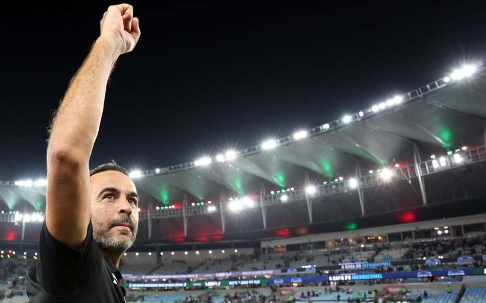 Artur Jorge comemora vitória do Botafogo 'arrancada a ferros' do Fluminense