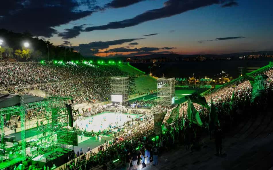 Torneio de basquete bate recorde de público em estádio com mais de dois mil anos